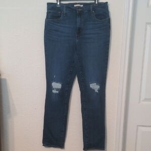 Levi Strauss Women's High Rise Distressed Blue Jeans. Size 33